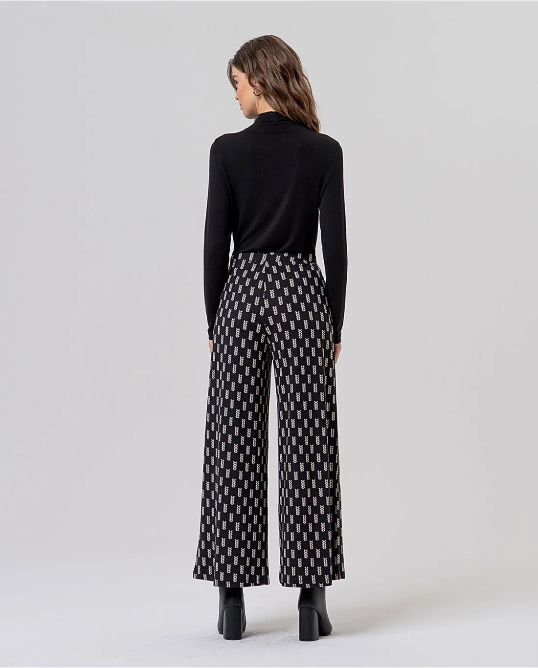 PANTALÓN ANCHO ESTAMPADO GEOMÉTRICO NEGRO