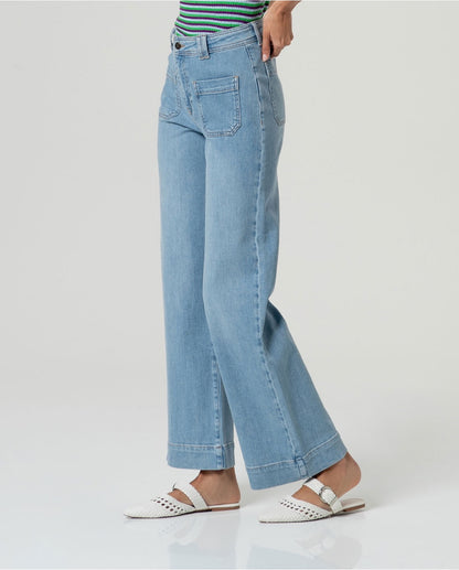 PANTALÓN VAQUERO RECTO CON BOLSILLOS PARCHE AZUL CLARO