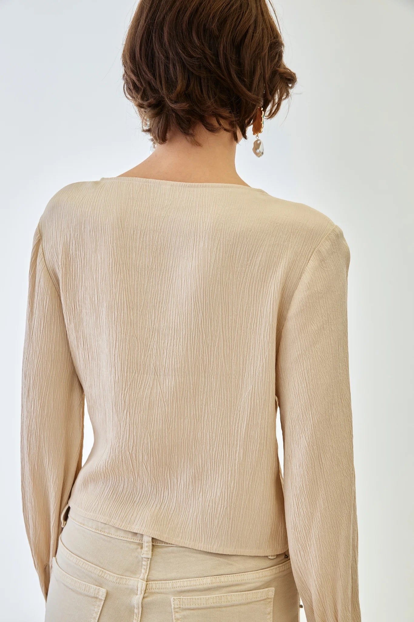 BLUSA SMOKED CRUZADA LAZADA CAMEL
