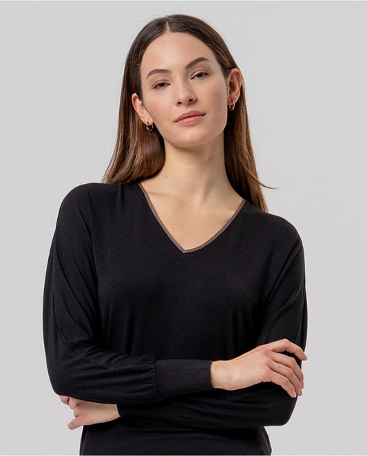 CAMISETA DE CUELLO PICO DE BAMBÚ NEGRO