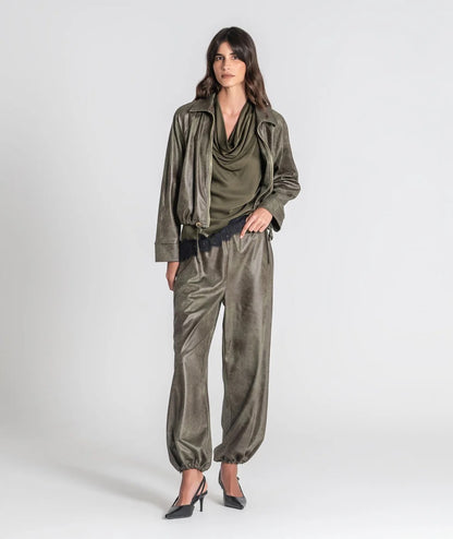 PANTALÓN AJUSTE BAJO VERDE MILITAR