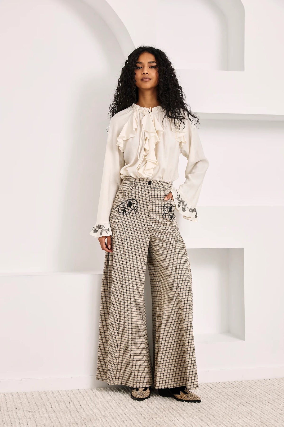 BLUSA VOLANTES PUÑOS JOYA IVORY