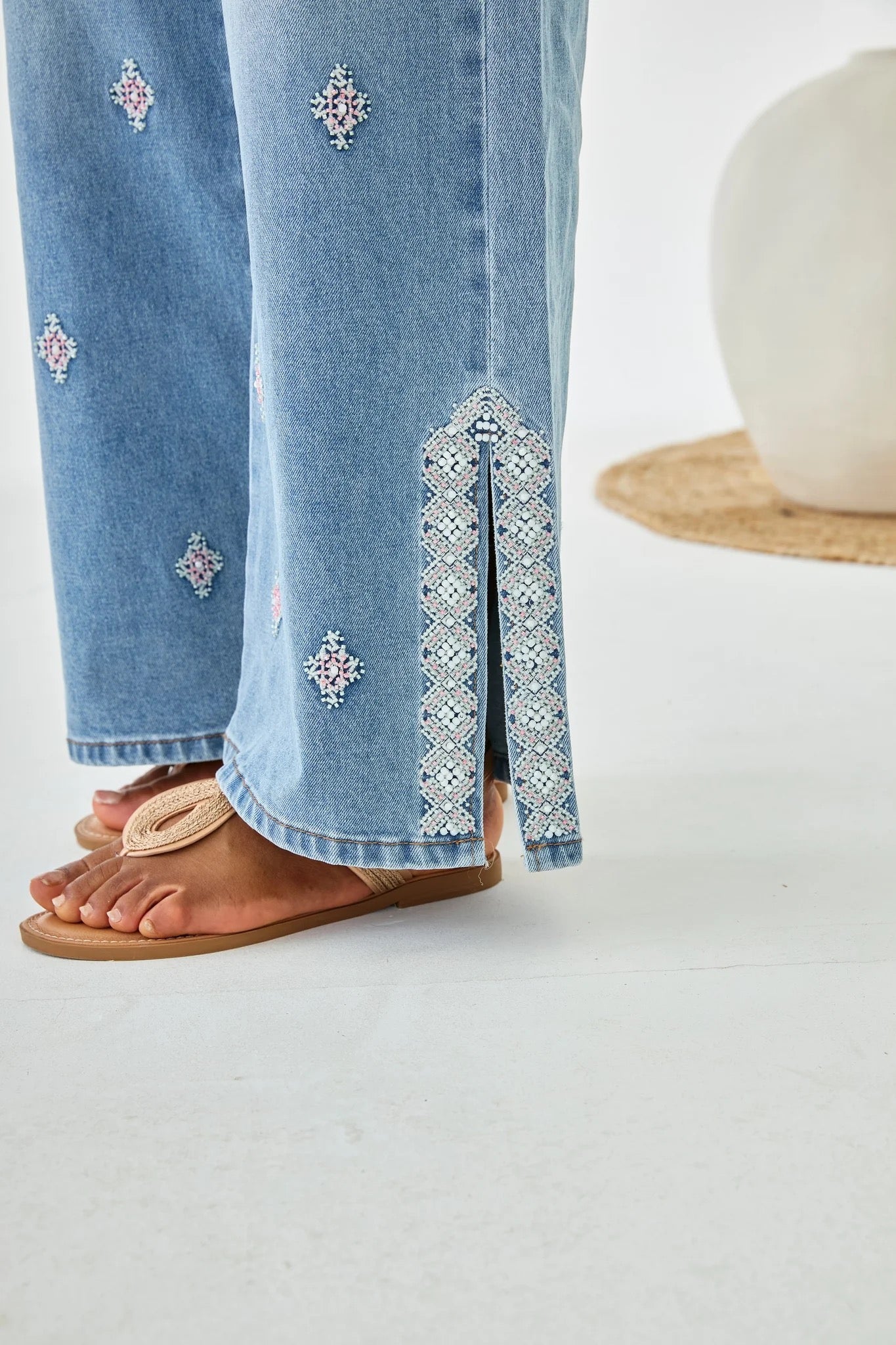 JEANS ROMBOS BORDADOS AZUL CASANDRA