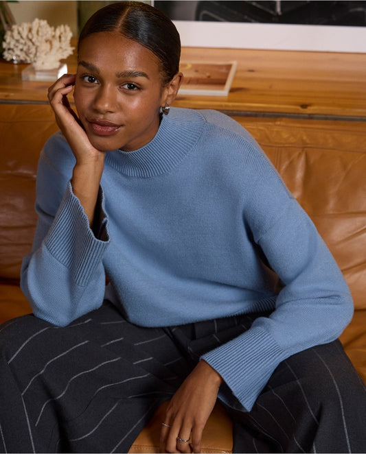 JERSEY SUAVE CON MANGA ACAMPANADA AZUL