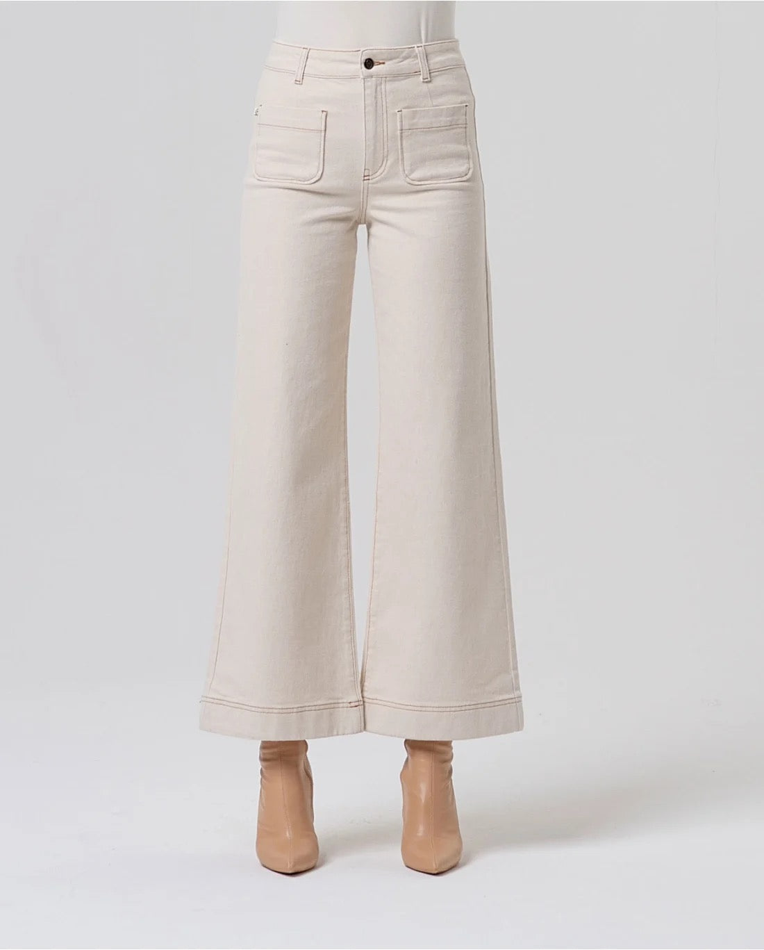 JEANS ANCHOS CON BOLSILLOS DE PARCHE CRUDO