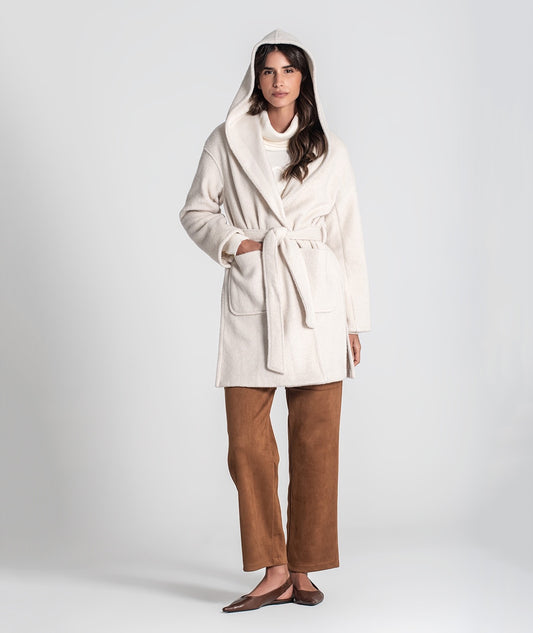 ABRIGO CON BOLSILLOS Y CAPUCHA CRUDO