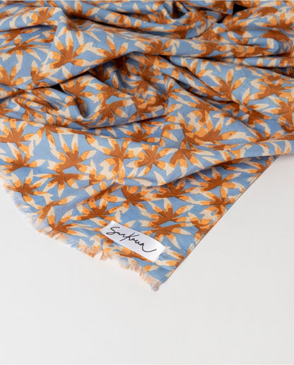 PAÑUELO FLORAL LIGERO AZUL EMPOLVADO
