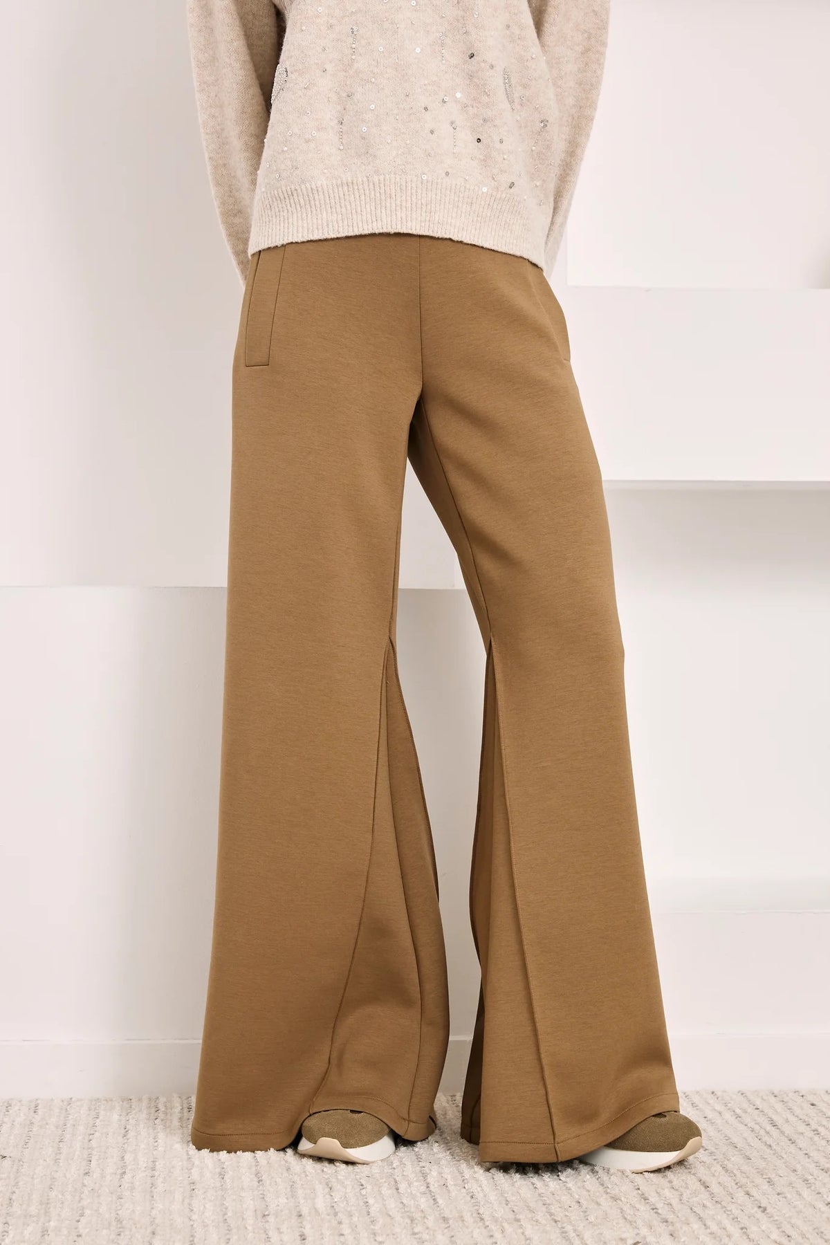 PANTALÓN FLARED PUNTO BOLSILLOS CAMEL