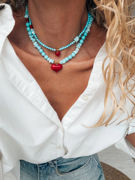 COLLAR CORTO TURQUESA CORAZÓN ROJO