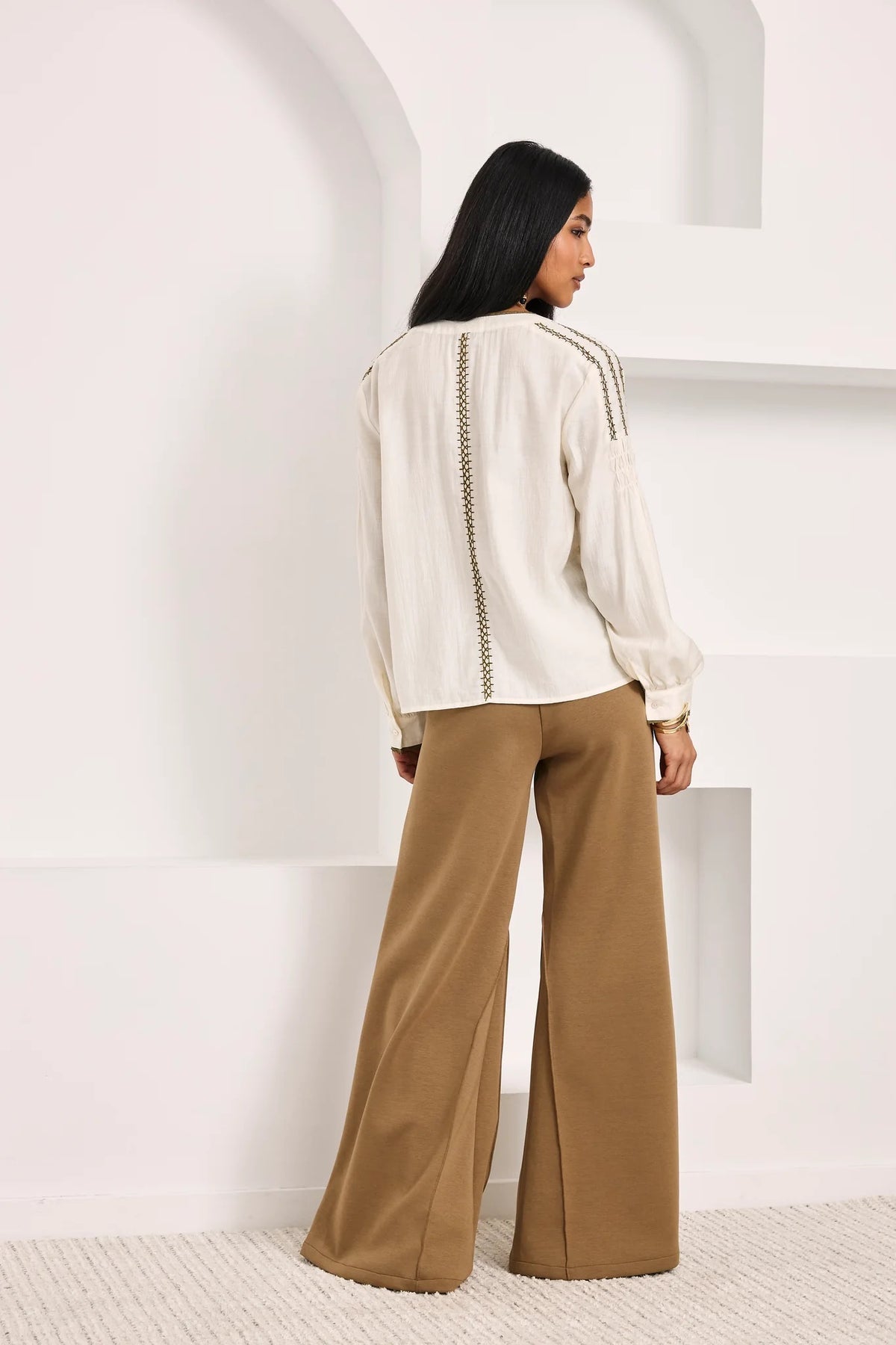 PANTALÓN FLARED PUNTO BOLSILLOS CAMEL