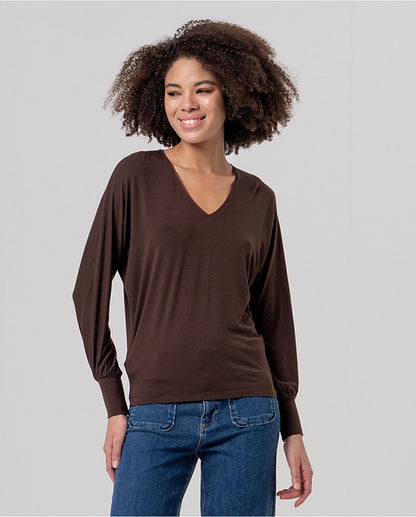CAMISETA DE CUELLO PICO BAMBÚ CHOCOLATE