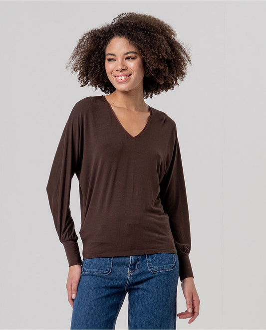 CAMISETA DE CUELLO PICO BAMBÚ CHOCOLATE
