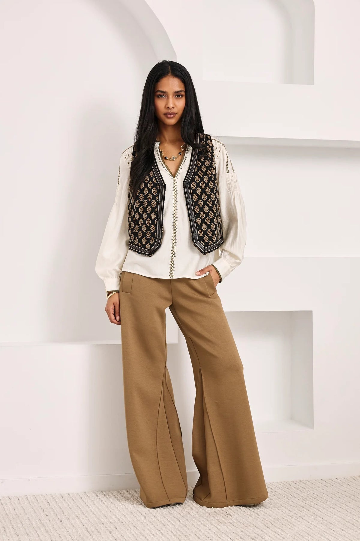 PANTALÓN FLARED PUNTO BOLSILLOS CAMEL