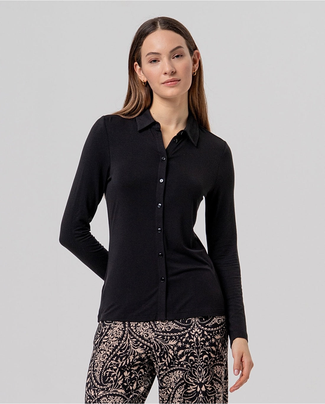 CAMISA AJUSTADA DE BAMBÚN NEGRO
