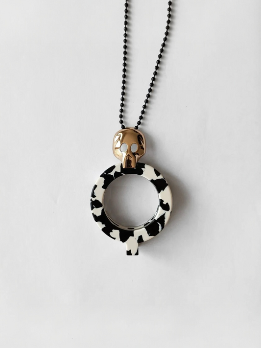 COLGANTE-GAFAS CALAVERA BLANCO Y NEGRO