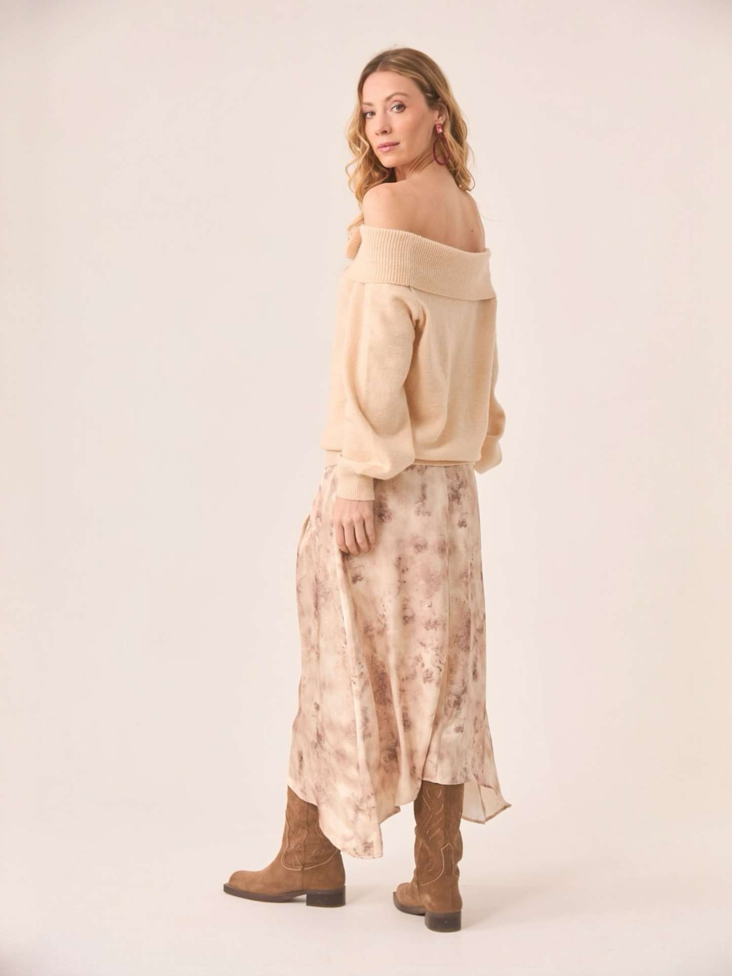 JERSEY CUELLO VUELTO APLIQUE FLORES IVORY