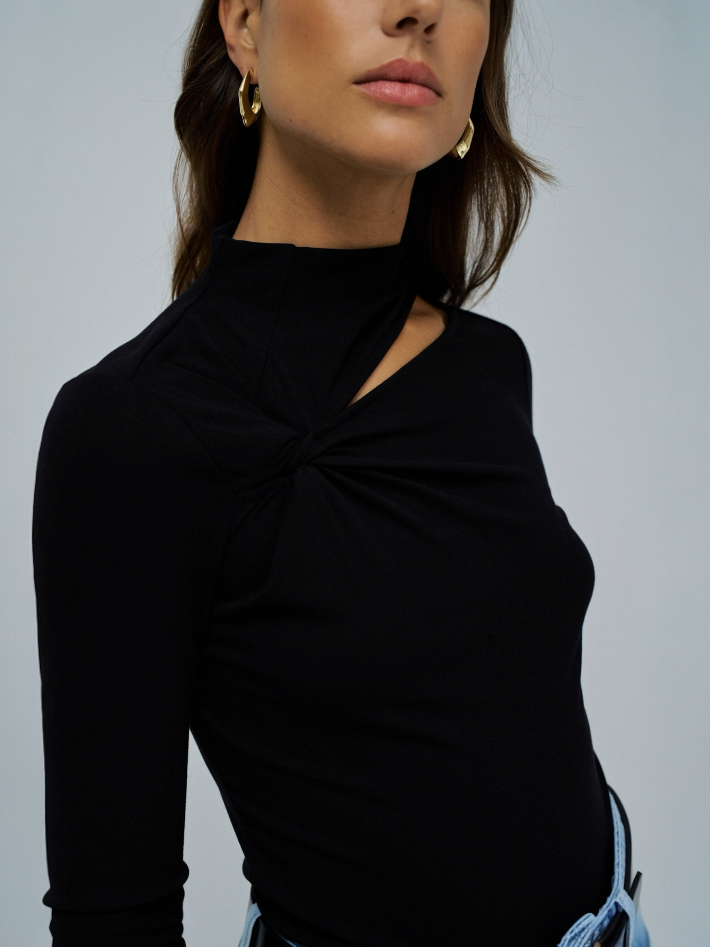 JERSEY DE MEDIA CUELLO NEGRO