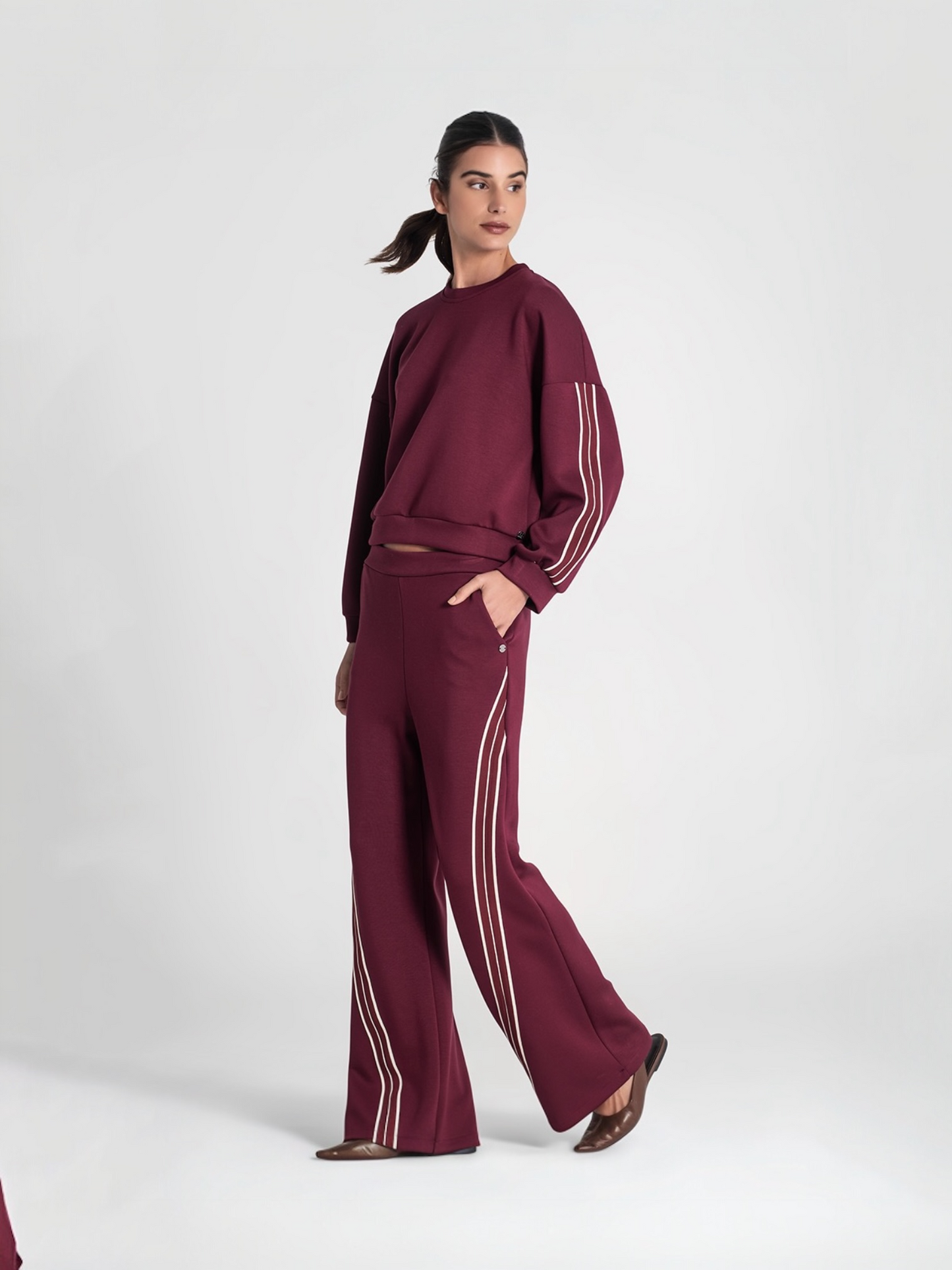 PANTALONES CON RAYAS LATERALES BORGOÑA