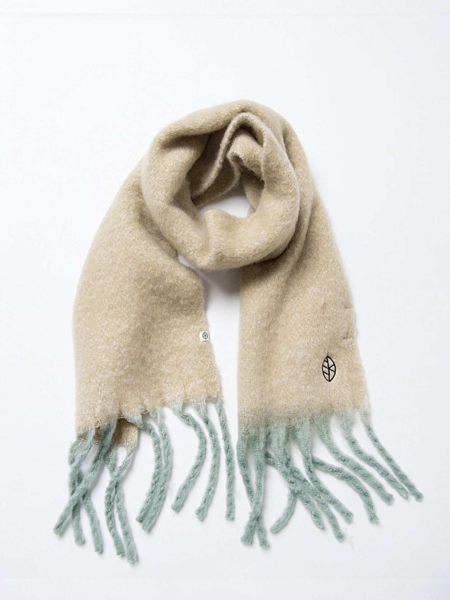 BUFANDA PLANA Y MULLIDA CON FLECOS VERDE