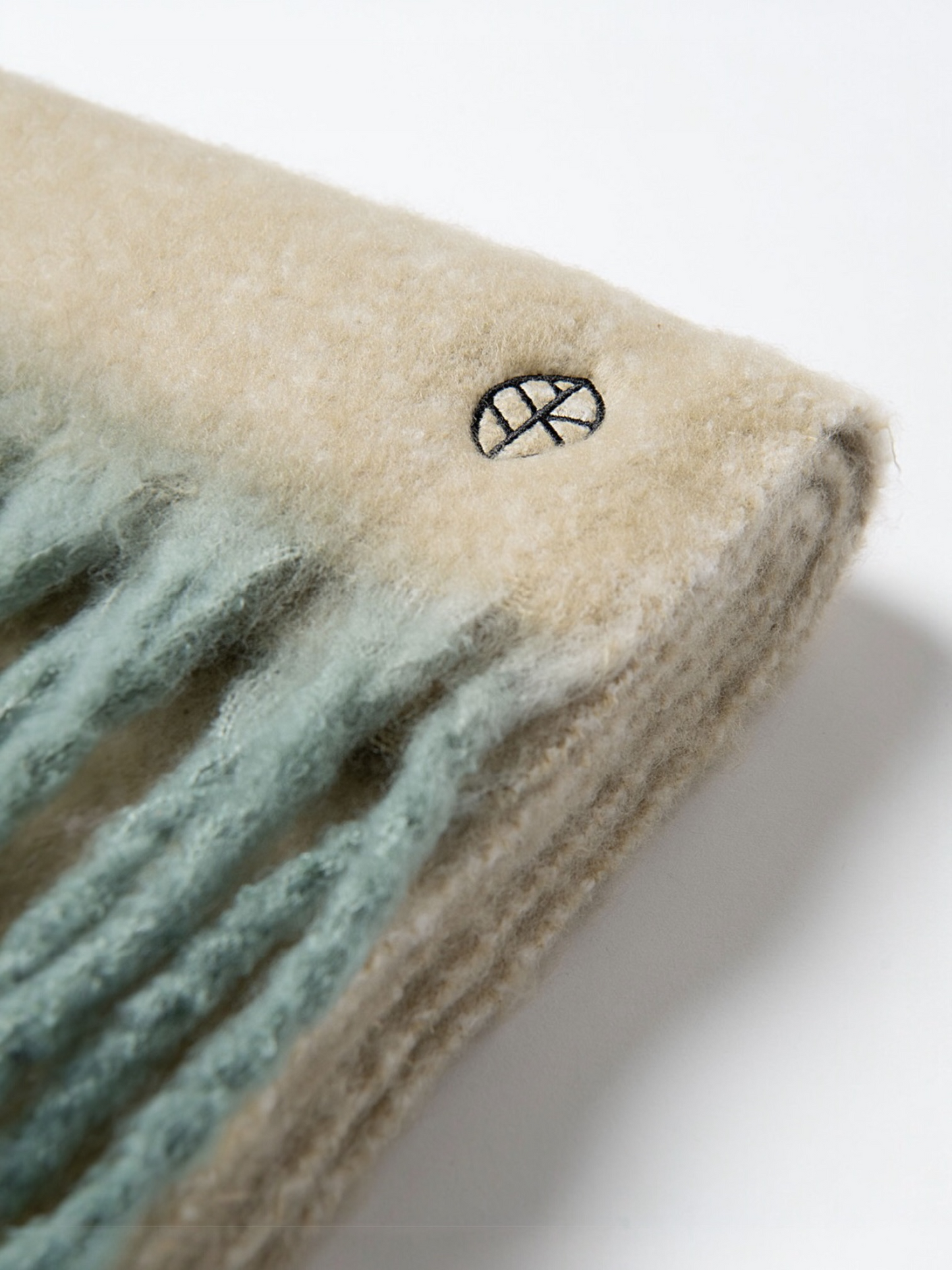 BUFANDA PLANA Y MULLIDA CON FLECOS VERDE