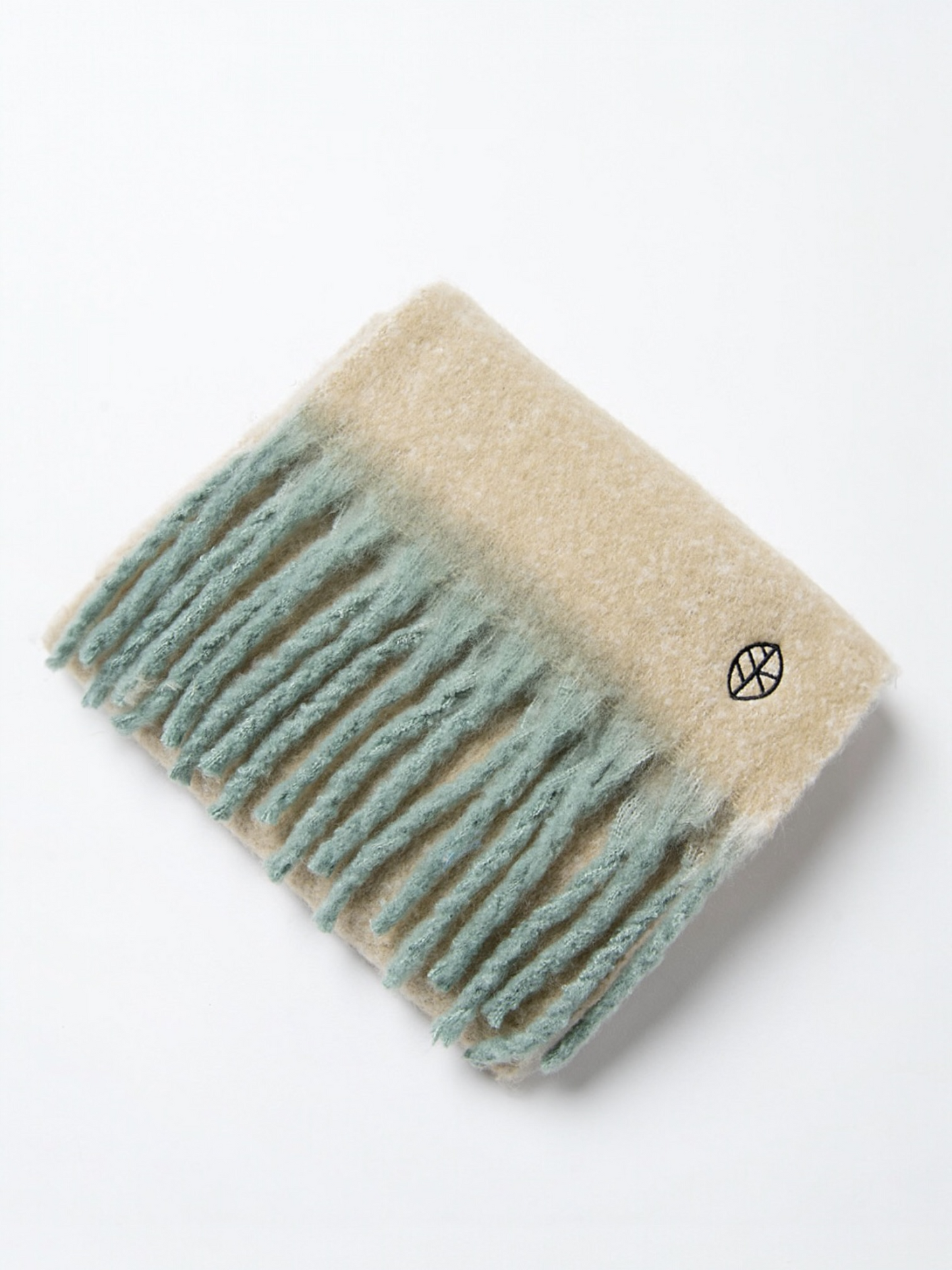 BUFANDA PLANA Y MULLIDA CON FLECOS VERDE