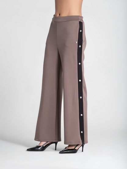 PANTALÓN CORCHETES TAUPE