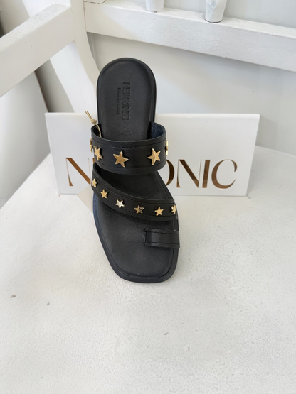 SANDALIAS DE DEDO DE PIEL ESTRELLAS NEGRO