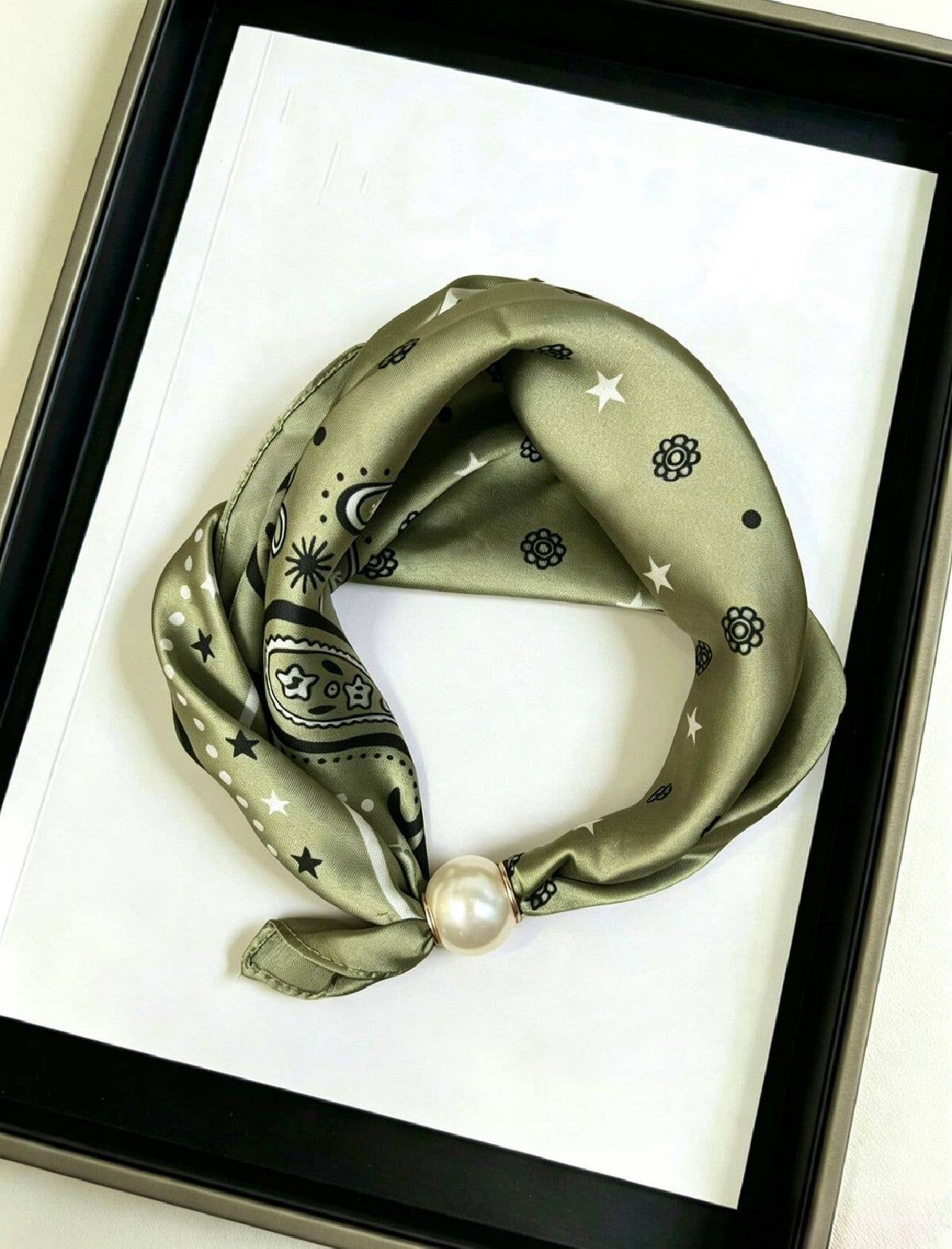 PAÑUELO BROCHE PERLA MAGNÉTICO VERDE